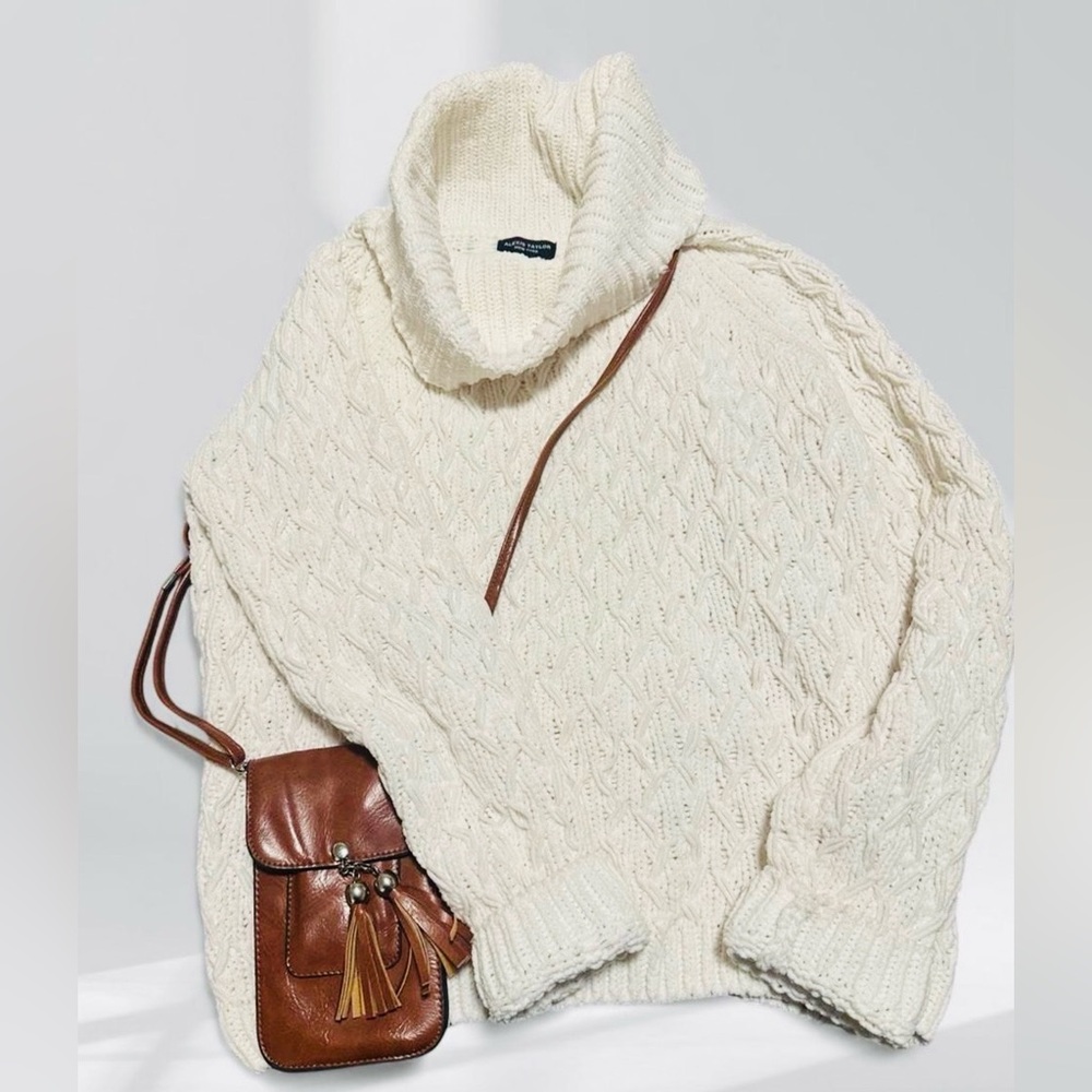 Elegant Cream Cable Knit Turtleneck Sweater